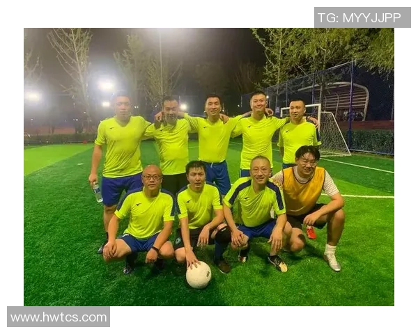 西装革履的球场英雄们展现风采与魅力的完美结合